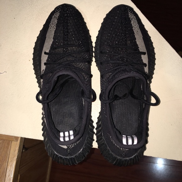 Adidas Yeezy Boost 350 V2 Core Black/White (Oreo) - Picture 4 of 8